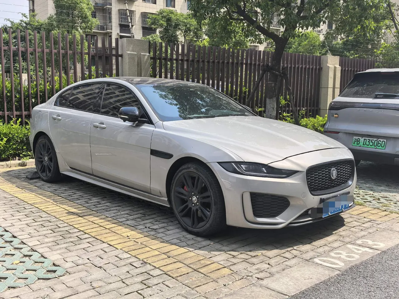 Jaguar 2024 XEL 2.0T 250PS R-DYNAMIC S Yao Black Sports Edition Automatic Gear 2