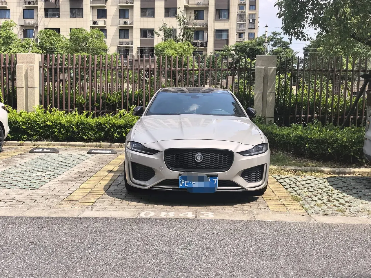 Jaguar 2024 XEL 2.0T 250PS R-DYNAMIC S Yao Black Sports Edition Automatic Gear 8