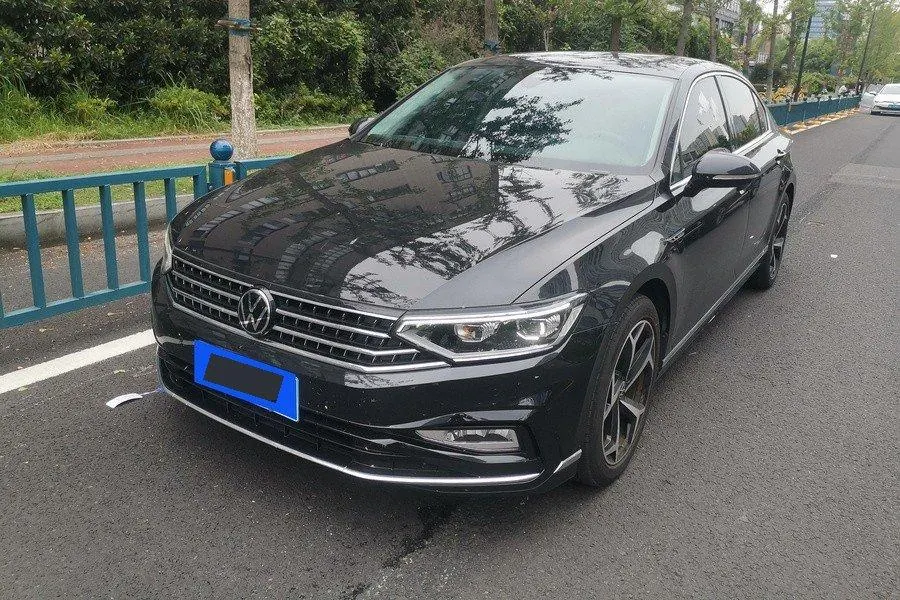 Volkswagen 2024 Magotan 2.0TSI 330TSI 2 million luxury automatic gear - View 1