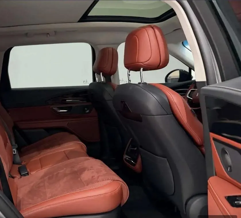 Lincoln 2023 Navigator 2.0T Stepless Four-wheel Drive Zunrui Edition Automatic Gear 5
