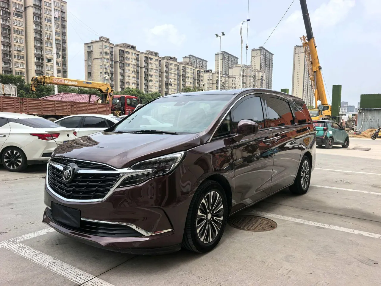 Buick 2022 GL8 ES Lu Zun 48V 2.0T 653T Luxury Automatic Gear - View 1