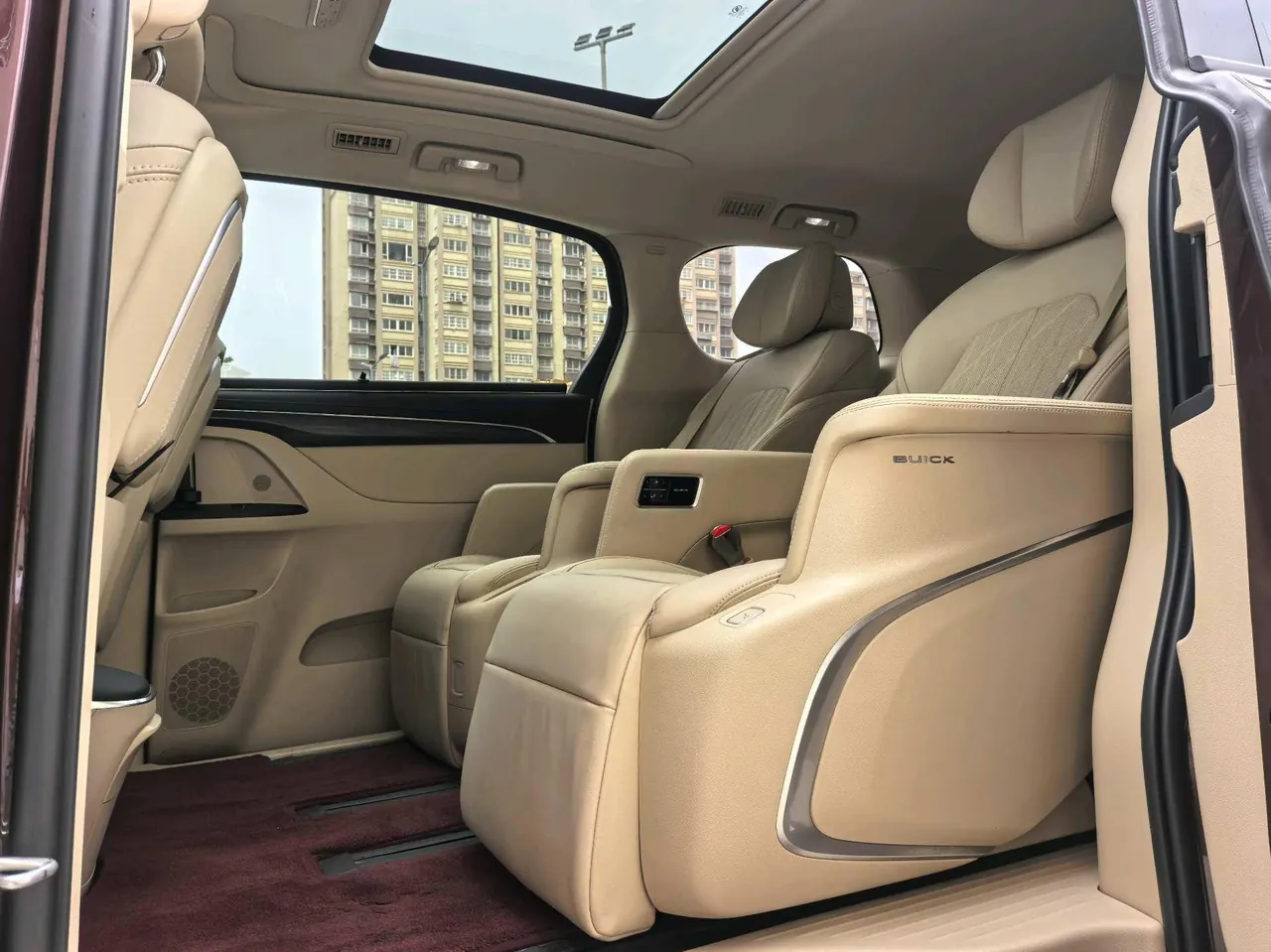 Buick 2022 GL8 ES Lu Zun 48V 2.0T 653T Luxury Automatic Gear 4