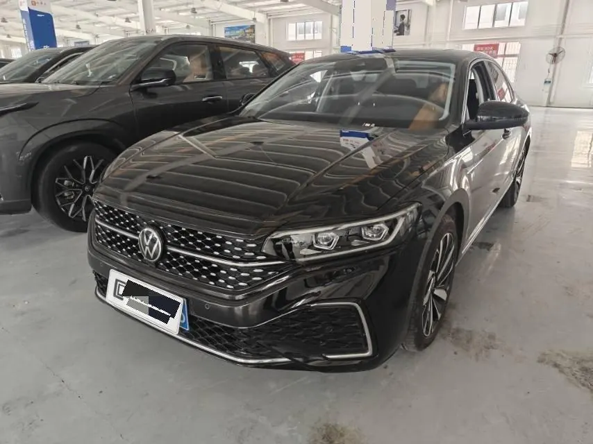 Volkswagen 2022 Passat 2.0TSI 330TSI Star Deluxe Edition Automatic Transmission - View 1