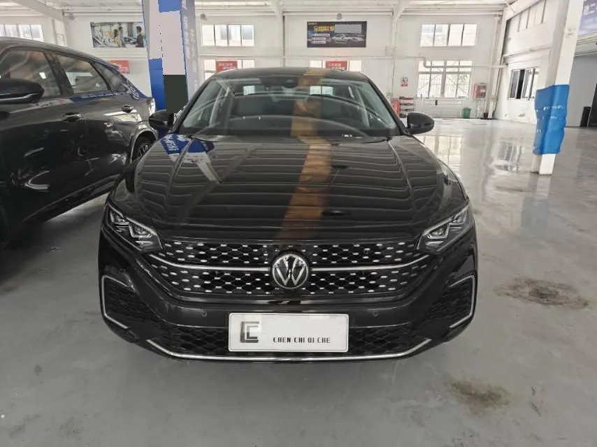 Volkswagen 2022 Passat 2.0TSI 330TSI Star Deluxe Edition Automatic Transmission 2
