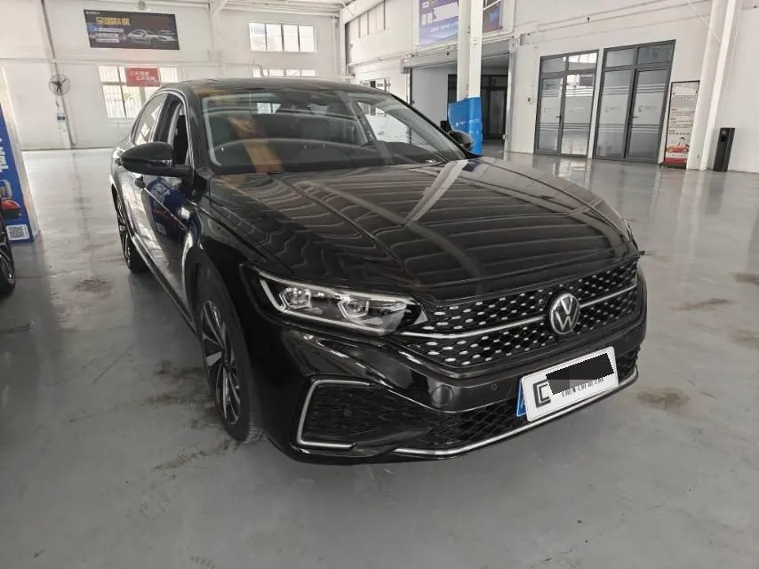 Volkswagen 2022 Passat 2.0TSI 330TSI Star Deluxe Edition Automatic Transmission 3