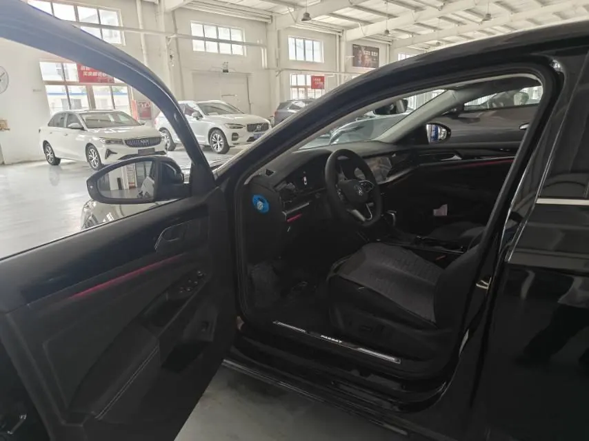 Volkswagen 2022 Passat 2.0TSI 330TSI Star Deluxe Edition Automatic Transmission 5