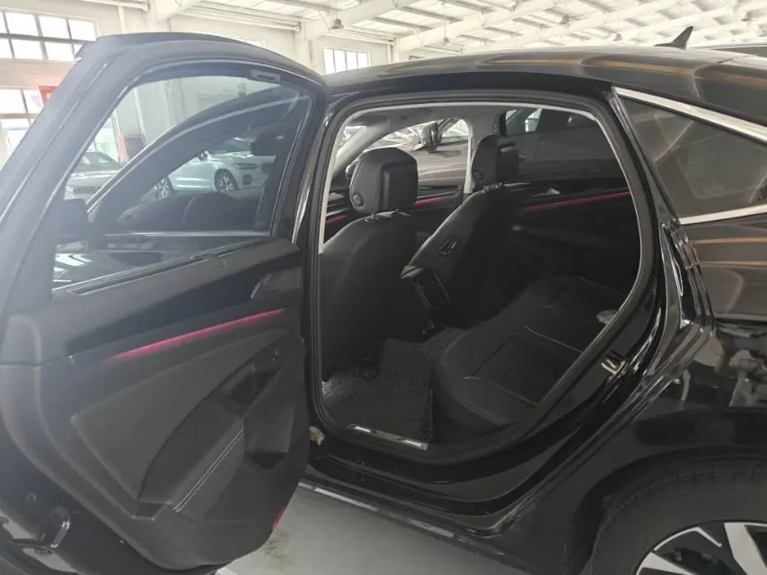 Volkswagen 2022 Passat 2.0TSI 330TSI Star Deluxe Edition Automatic Transmission 6