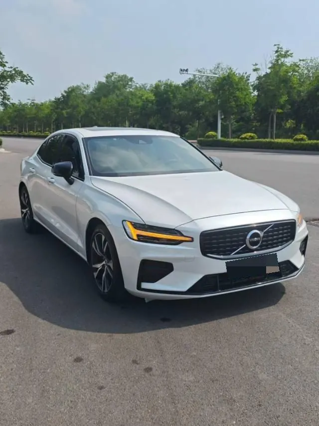 Volvo 2022 S60 48V 2.0T B4 Zhiyuan Sports Edition Automatic Gear 2