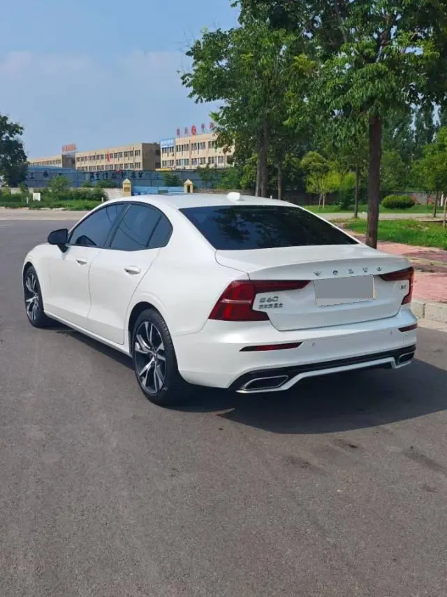 Volvo 2022 S60 48V 2.0T B4 Zhiyuan Sports Edition Automatic Gear 6
