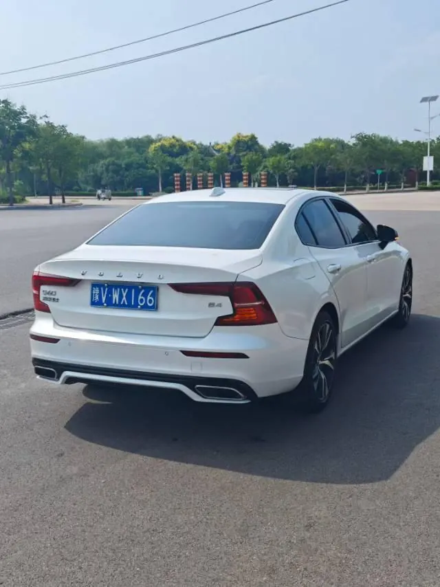 Volvo 2022 S60 48V 2.0T B4 Zhiyuan Sports Edition Automatic Gear 7