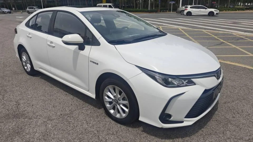 Toyota 2021 Corolla Double Engine 1.8 Stepless Elite Automatic Gear 3