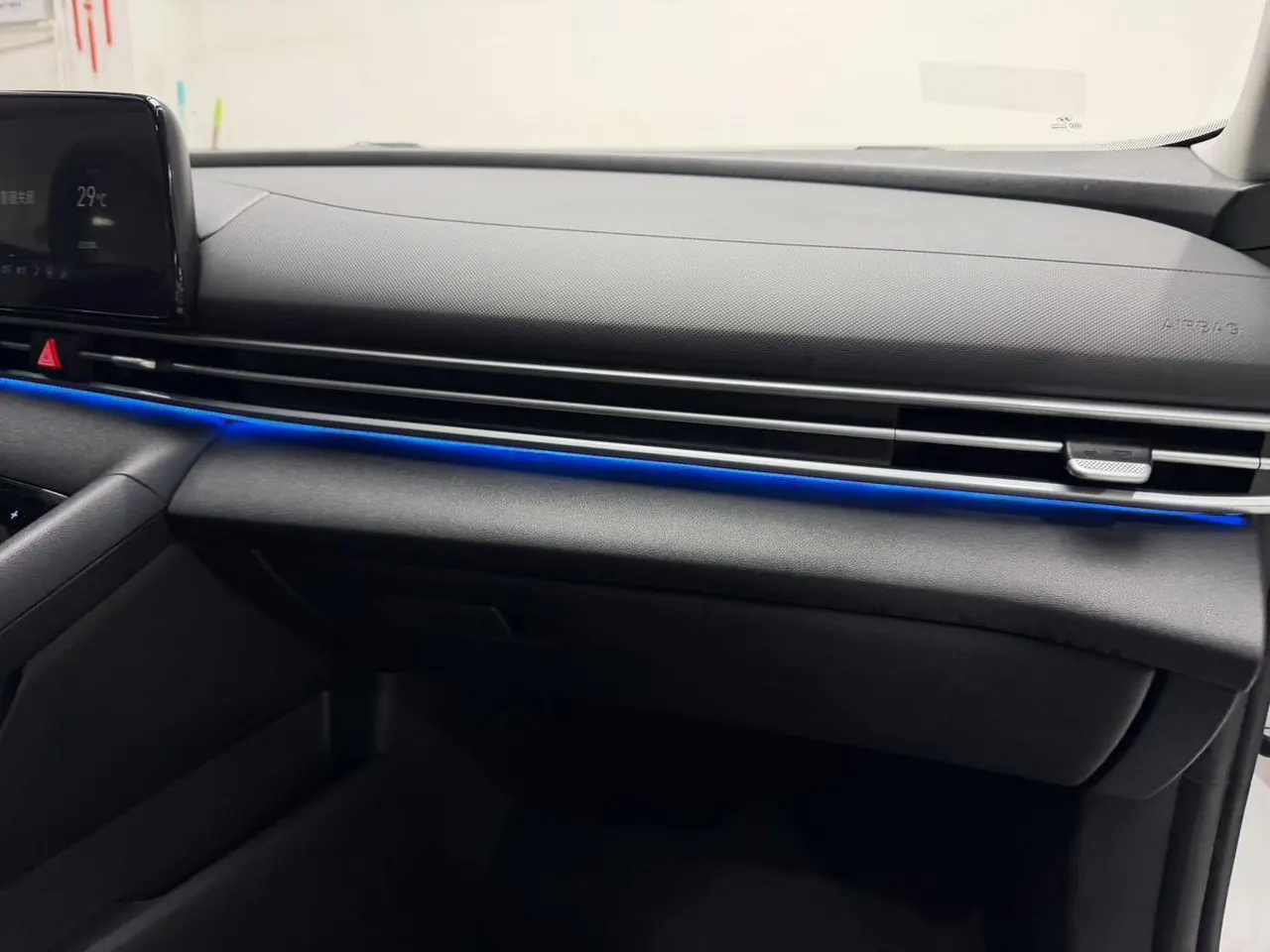 Hyundai 2022 Elantra -3-compartment 1.5 stepless LUX premium automatic gear 13