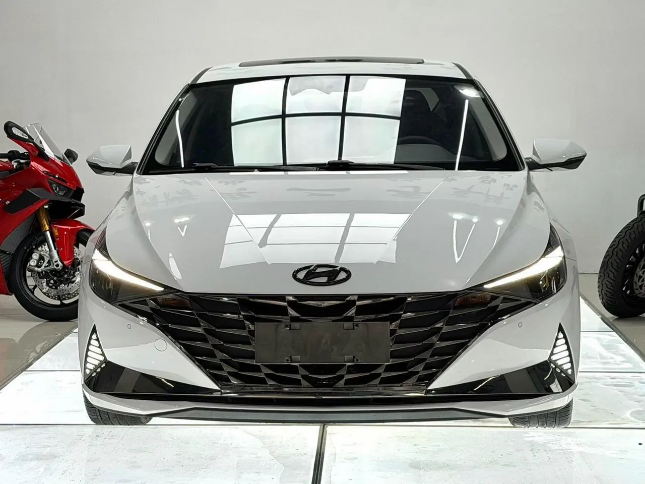 Hyundai 2022 Elantra -3-compartment 1.5 stepless LUX premium automatic gear 2