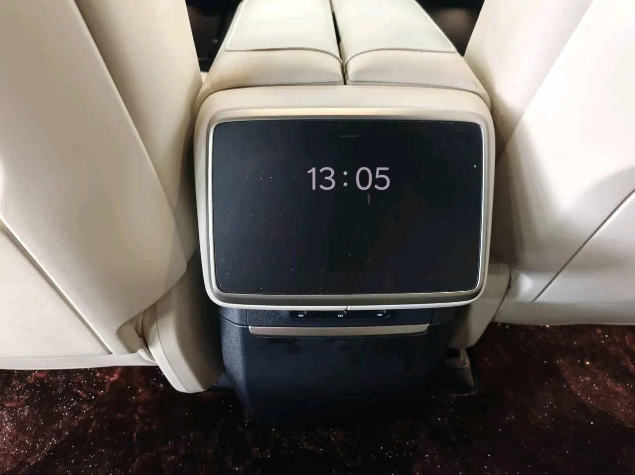 ONVO 2025 L90 Max six-seat automatic gear 8