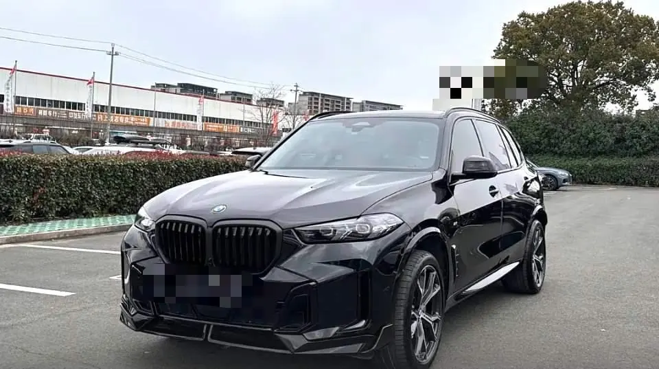 Открыть галерею: BMW 2025 X5 xDrive30Li 48V 2.0T exclusive m sports obsidian night suit automatic gear