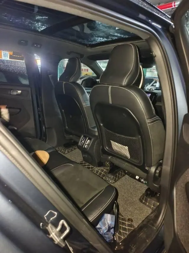 Volvo 2021 XC40 2.0T T4 four-wheel drive smart fashion version of automatic gear 3