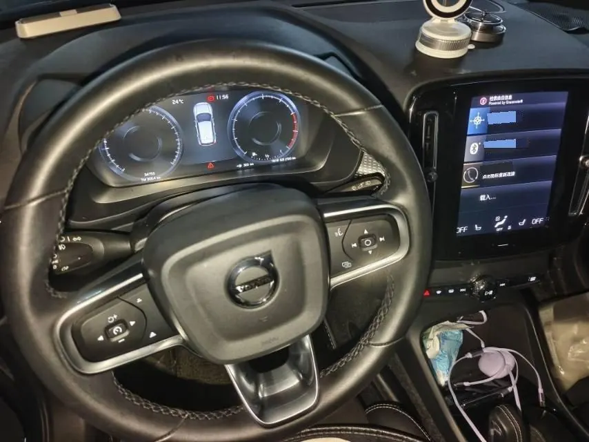 Volvo 2021 XC40 2.0T T4 four-wheel drive smart fashion version of automatic gear 4