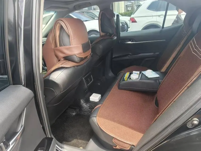 Toyota 2023 Camry Dual Engine 2.5HG Stepless Deluxe Automatic Gear 3