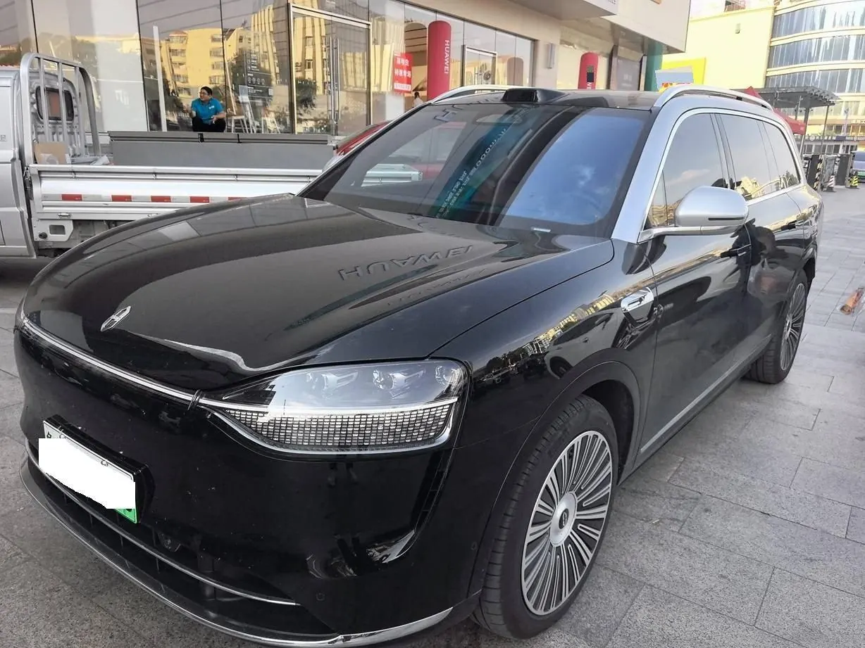AITO 2025 AITO M9 extended range Ultra version 52kWh6 seat version automatic gear - View 1