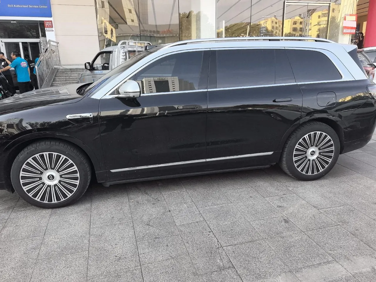AITO 2025 AITO M9 extended range Ultra version 52kWh6 seat version automatic gear 2