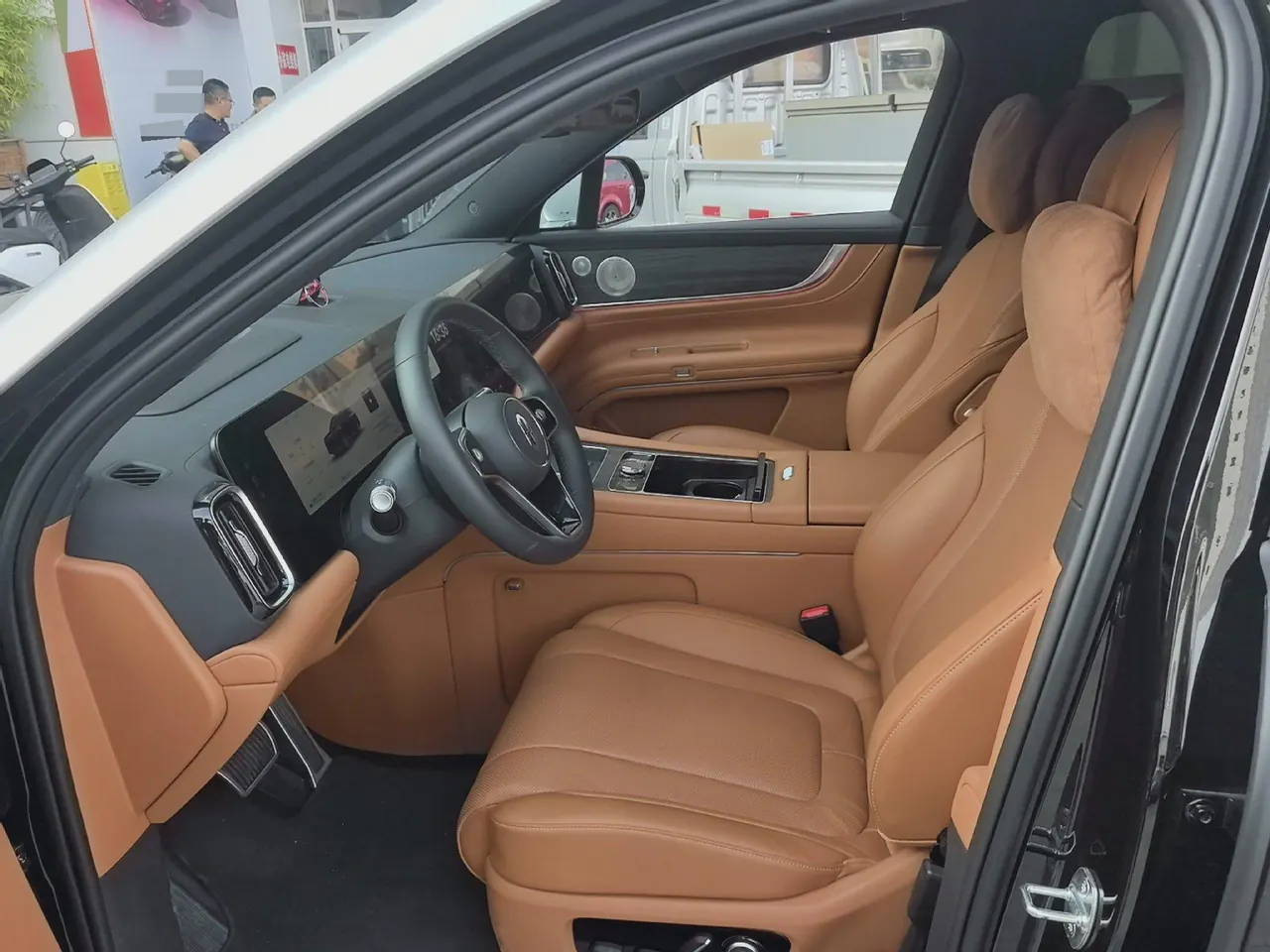 AITO 2025 AITO M9 extended range Ultra version 52kWh6 seat version automatic gear 3