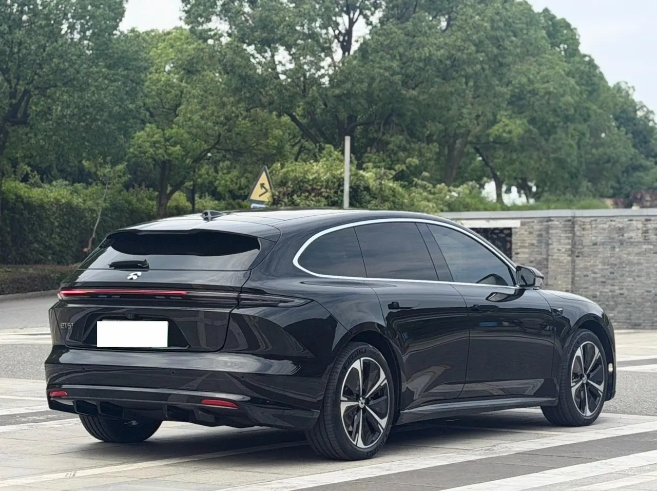 NIO 2025 ET5T 75kWh Touring automatic 9