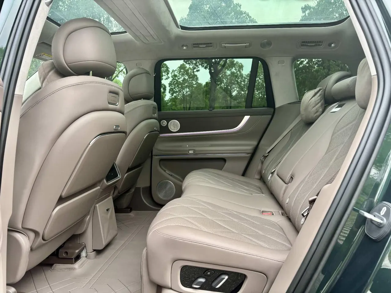 AITO 2025 AITO M9 extended range Ultra version 52kWh5 seat version automatic gear 5
