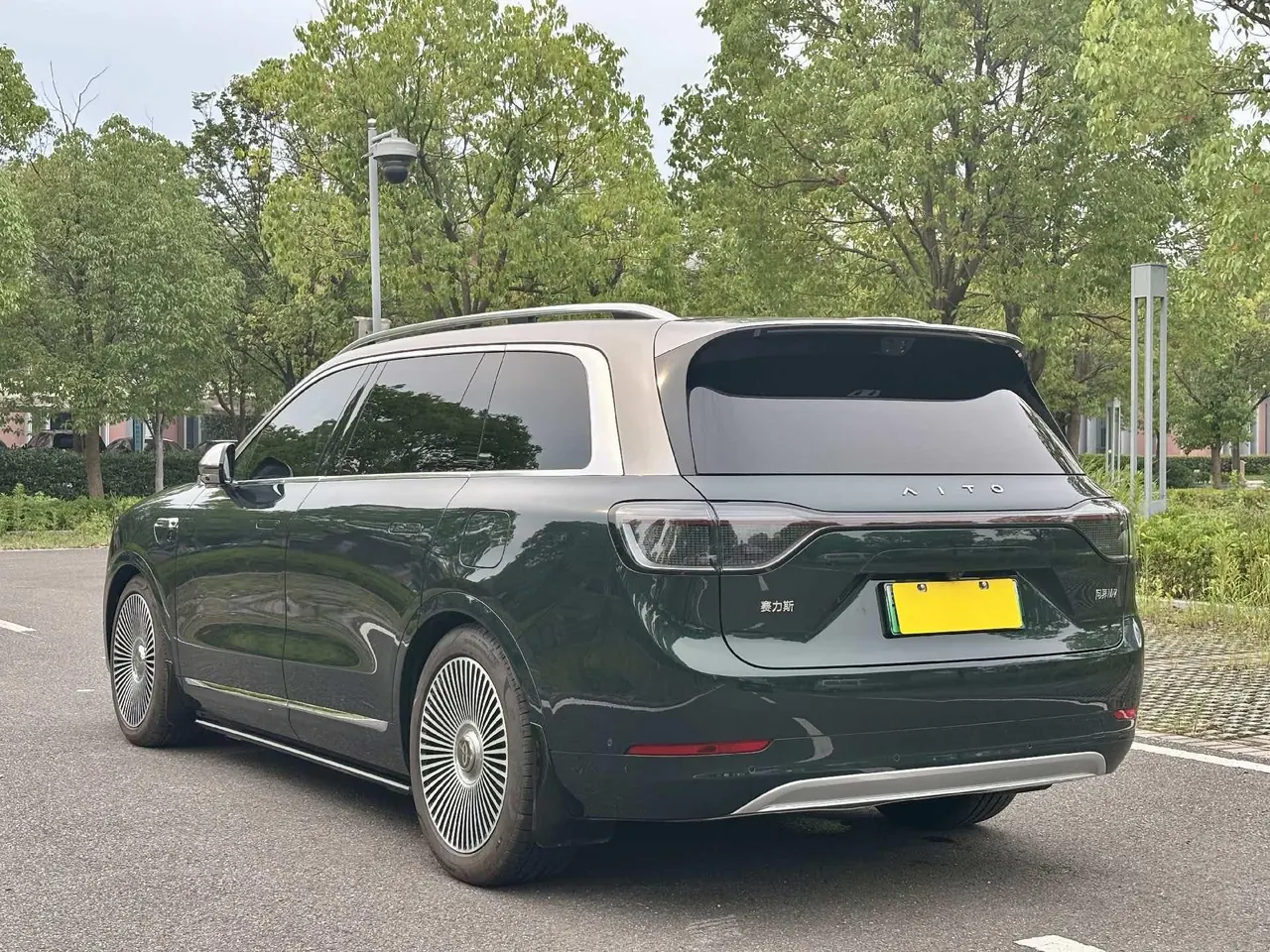AITO 2025 AITO M9 extended range Ultra version 52kWh5 seat version automatic gear 9