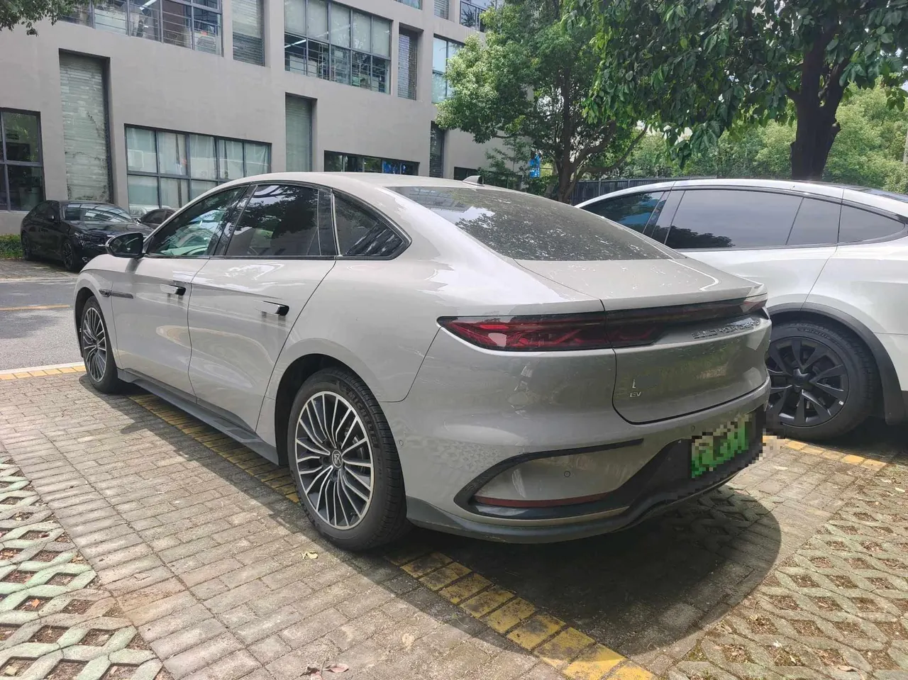 BYD 2025 Han EV 701KM laser Radar smart driving automatic gear 4
