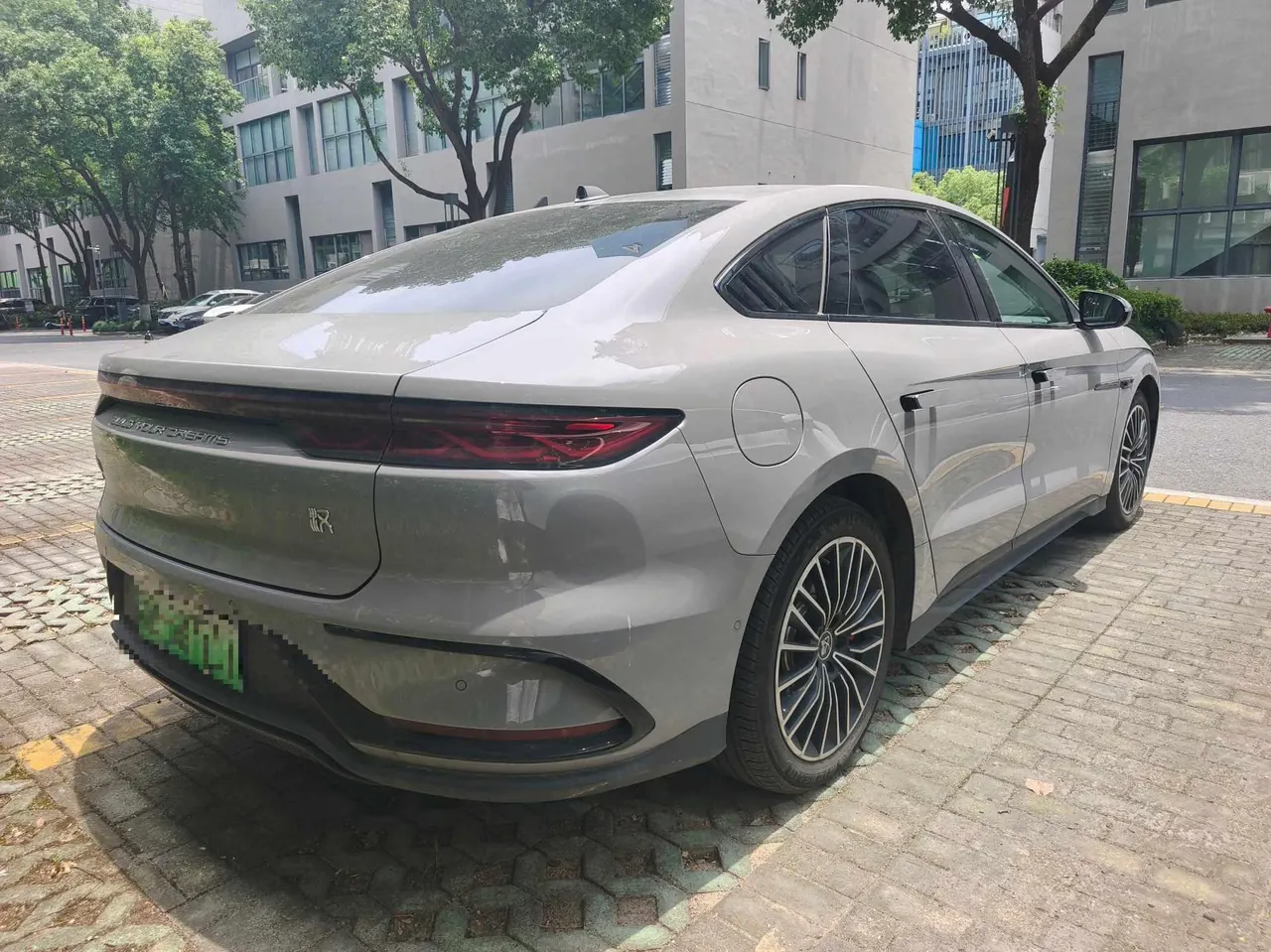 BYD 2025 Han EV 701KM laser Radar smart driving automatic gear 5