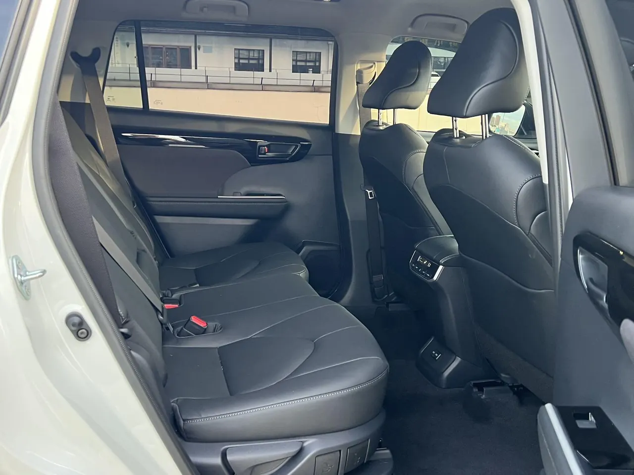 Toyota 2026 Highlander Dual Engine 2.5 Stepless Intelligent Electric Hybrid Two-Drive Elite Edition 7-seat Automatic Transmission 13