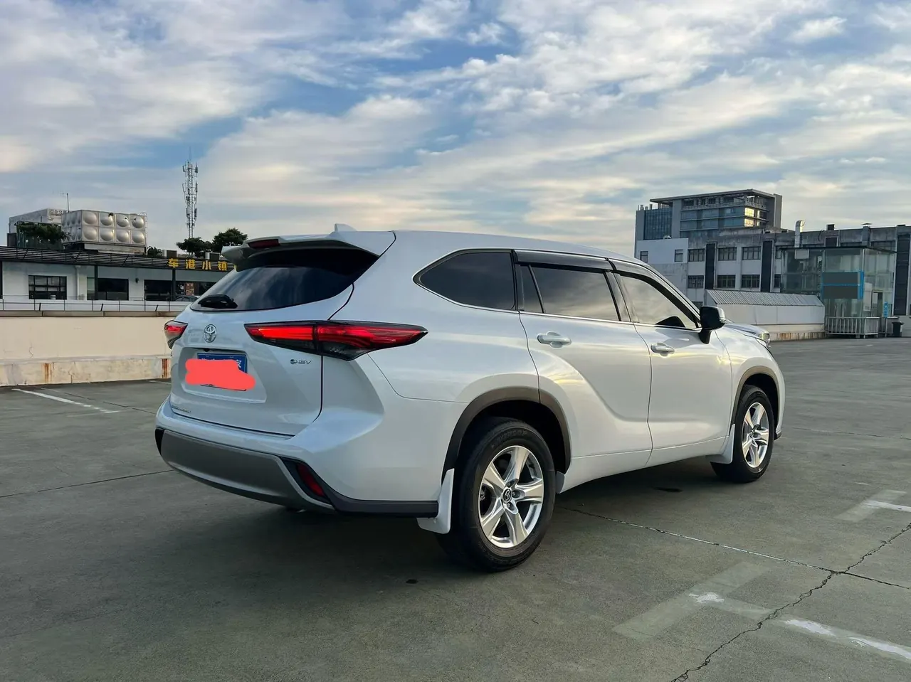 Toyota 2026 Highlander Dual Engine 2.5 Stepless Intelligent Electric Hybrid Two-Drive Elite Edition 7-seat Automatic Transmission 2
