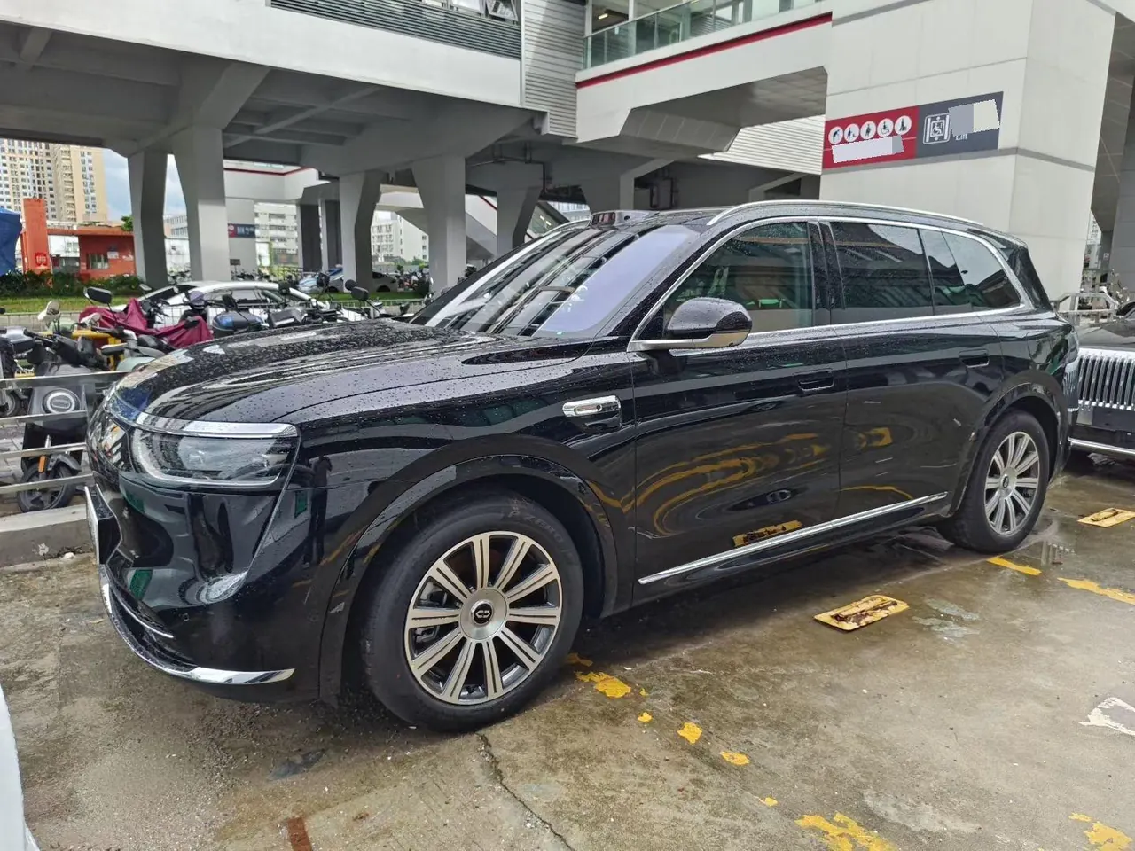 AITO 2025 AITO M8 Max Edition 37kWh 6-seat Edition Automatic Gear - View 1