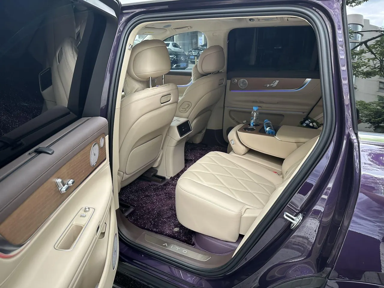 AITO 2025 AITO M9 extended range Ultra version 52kWh5 seat version automatic gear 5