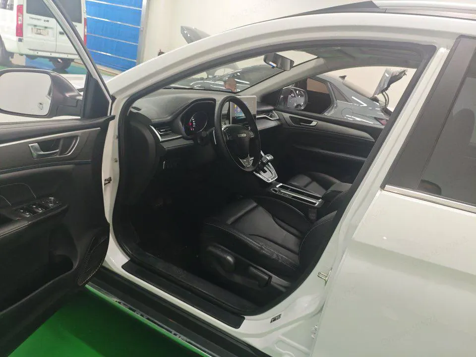 Haval 2021 M6 PLUS 1.5T Luxury Smart Joint Automatic Gear 5