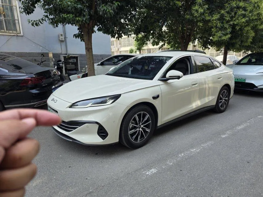BYD 2026 Seal 06 DM-i 1.5 Stepless Super Edition 128KM Smart Auto - View 1