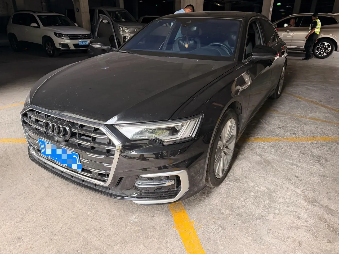 Открыть галерею: Audi 2023 A6L 2.0TFSI 45TFSI Selected Dynamic Automatic