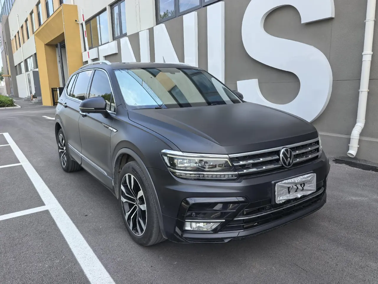 Volkswagen 2021 Tiguan L R-Line 2.0TSI 330TSI Two-Drive Overdrive Automatic Gear 3