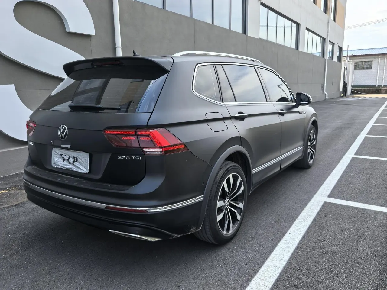 Volkswagen 2021 Tiguan L R-Line 2.0TSI 330TSI Two-Drive Overdrive Automatic Gear 4