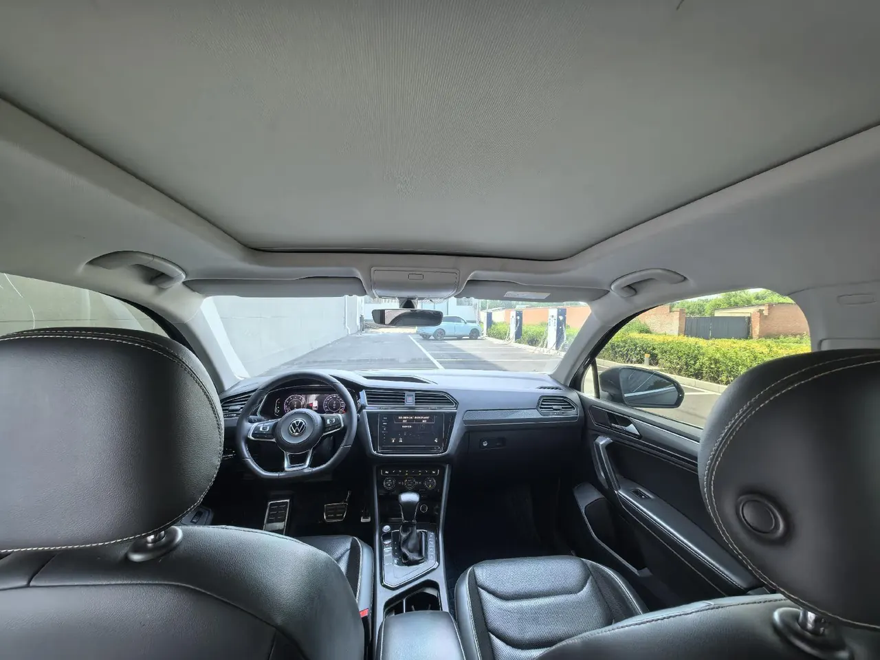 Volkswagen 2021 Tiguan L R-Line 2.0TSI 330TSI Two-Drive Overdrive Automatic Gear 8