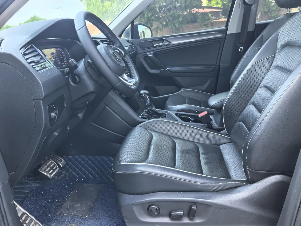 Volkswagen 2021 Tiguan L R-Line 2.0TSI 330TSI Two-Drive Overdrive Automatic Gear 9