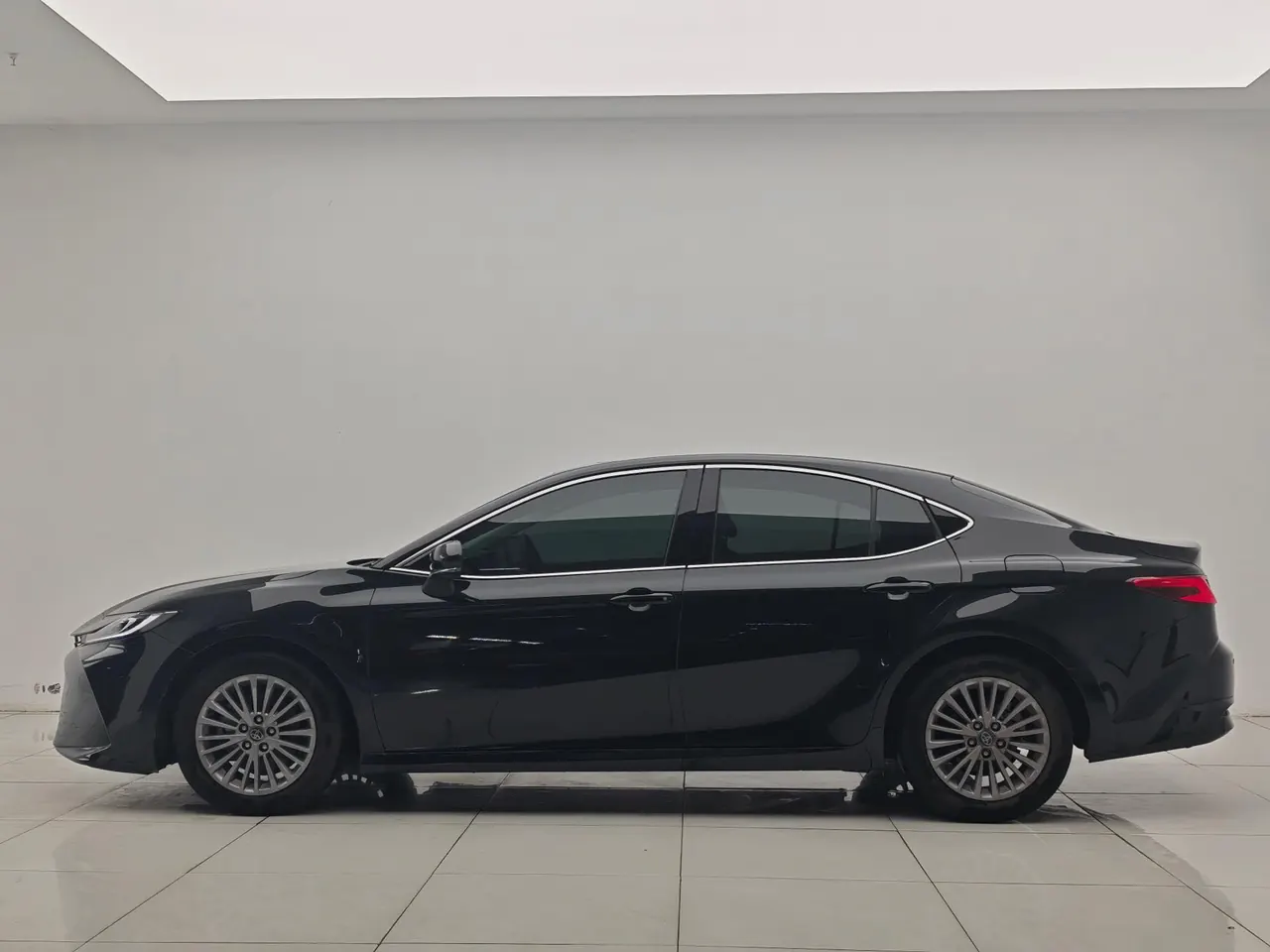 Toyota 2026 Camry Dual Engine 2.0HE Stepless Elite Automatic Gear 2