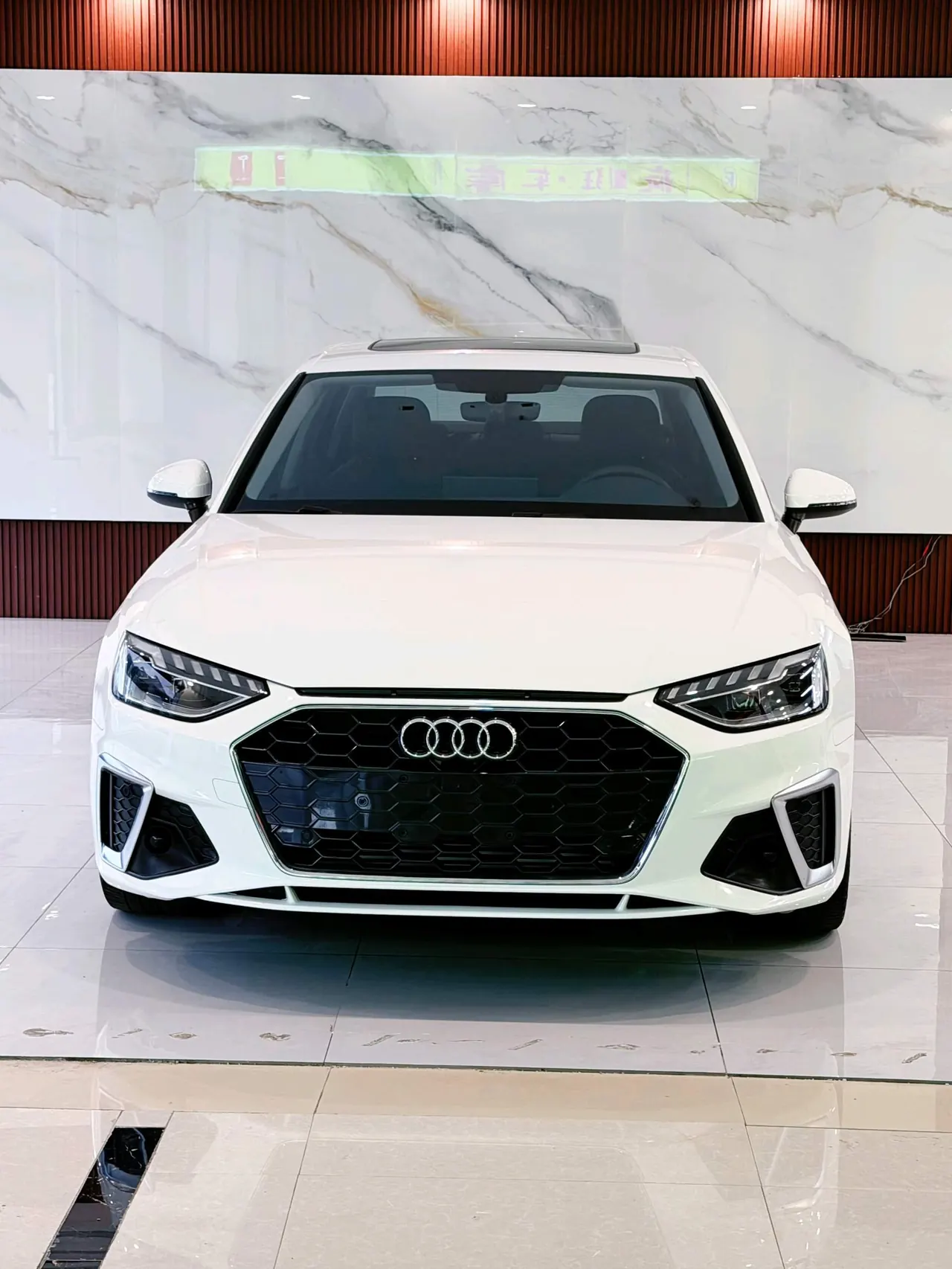 Audi 2022 A4L 2.0TFSI 40TFSI Fashion Dynamic Automatic 2
