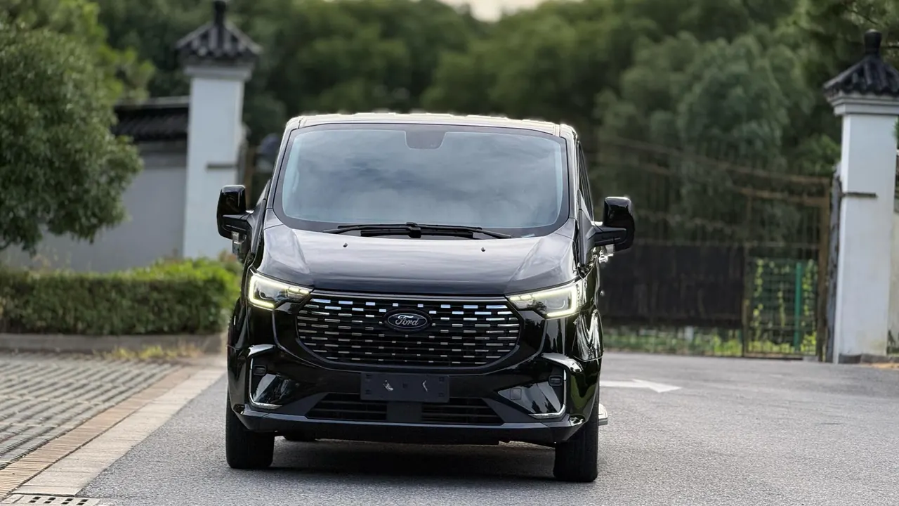 Ford 2023 Touruio 2.0T to Enjoy Edition Automatic Gear 2