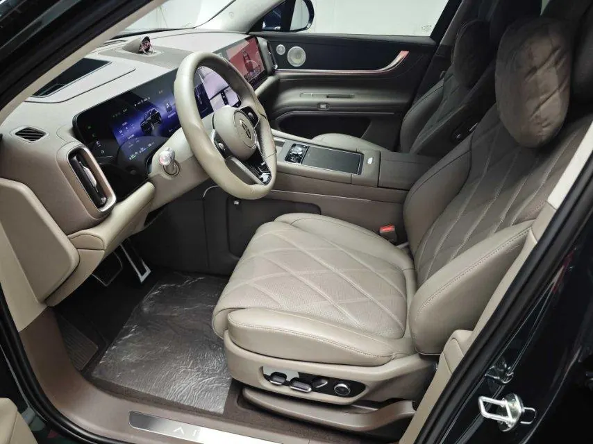 AITO 2025 AITO M9 extended range Ultra version 52kWh5 seat version automatic gear 2