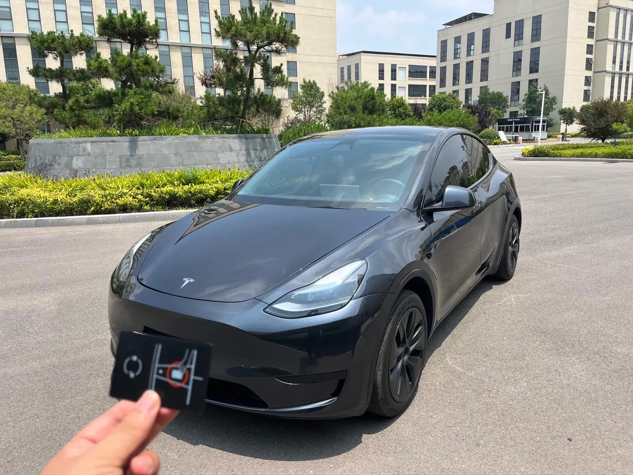 Tesla 2024 Model Y rear-wheel drive version automatic transmission - View 1