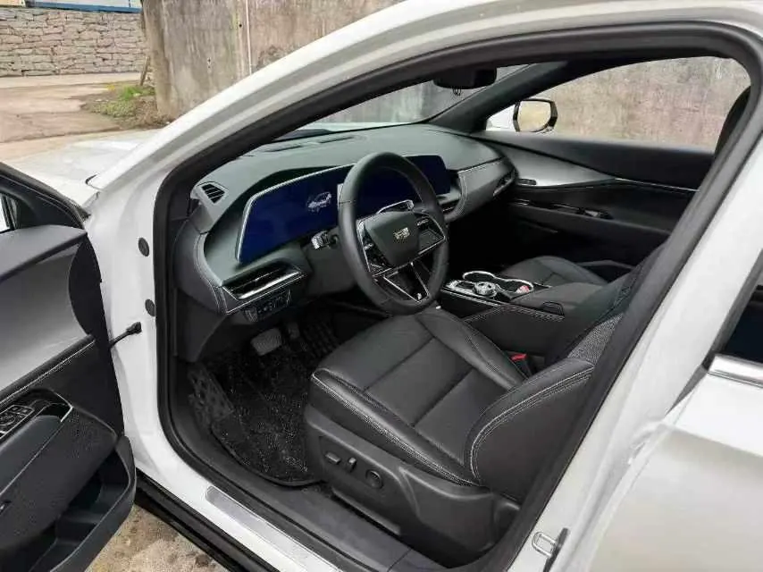 Cadillac 2023 GT4 48V 1.5T 25T Fashion Automatic 3