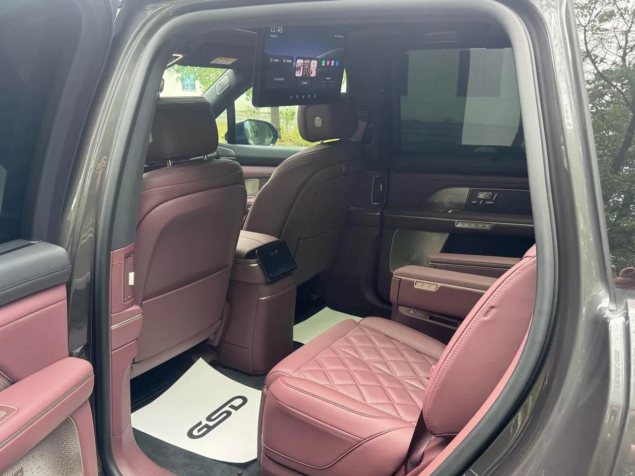 NIO 2026 ES8 6‑Seater Executive Signature Edition Automatic Transmission 5