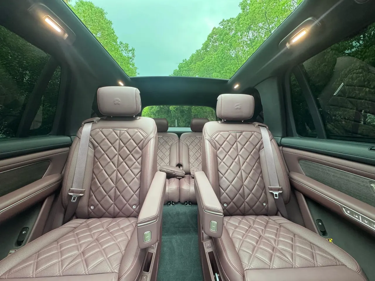 NIO 2026 ES8 6‑Seater Executive Signature Edition Automatic Transmission 9