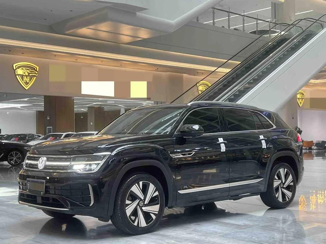 Open image lightbox: Volkswagen 2023 Touang X 2.5T 530 V6 4-wheel Drive Respect Deluxe Automatic Transmission